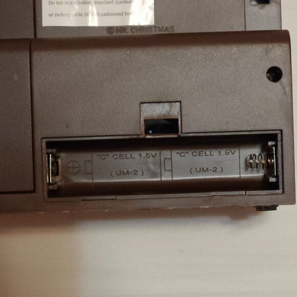 VINTAGE Mr. Christmas Snowing Scenes Magical Photo Frame Musical Moving Snow - Picture 5 of 11